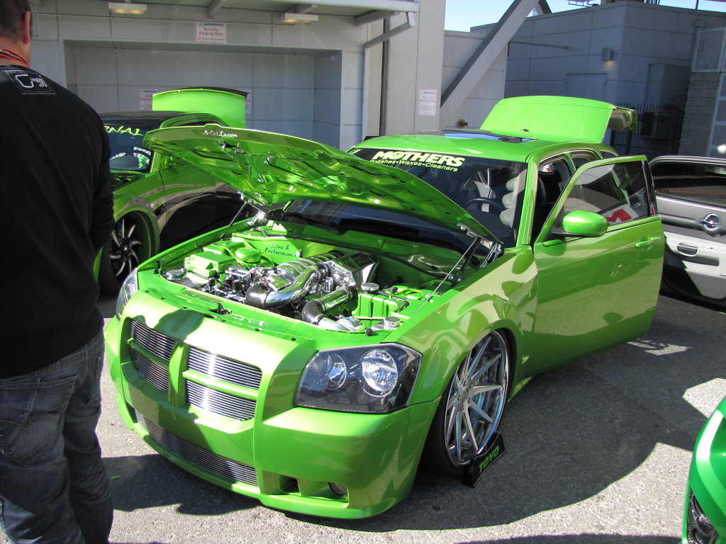 Dodge-Magnum-Green.JPG